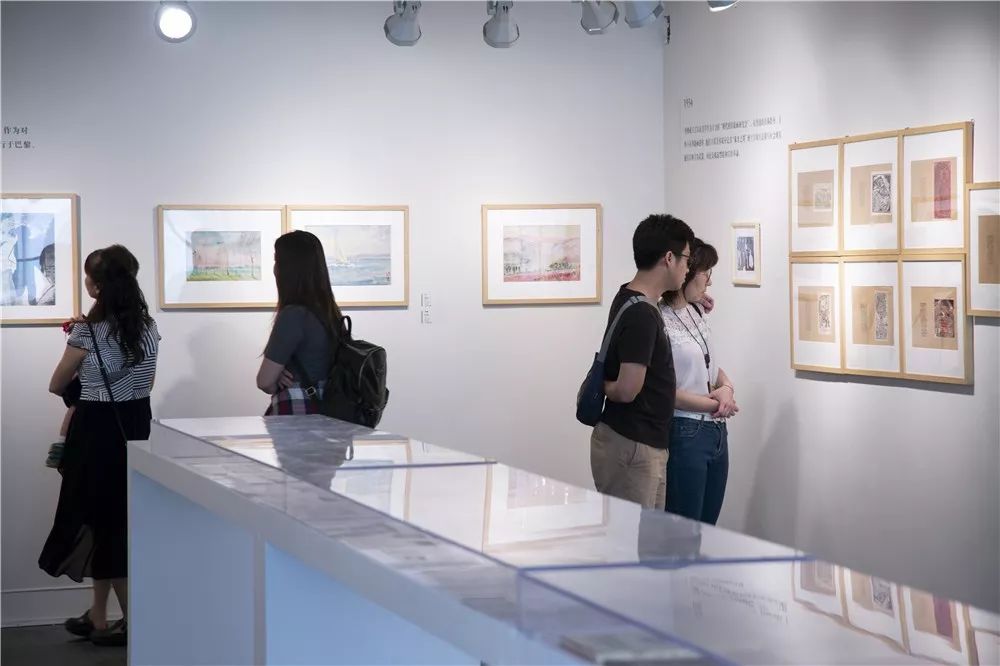广州市立美术学校文献展现场.jpg
