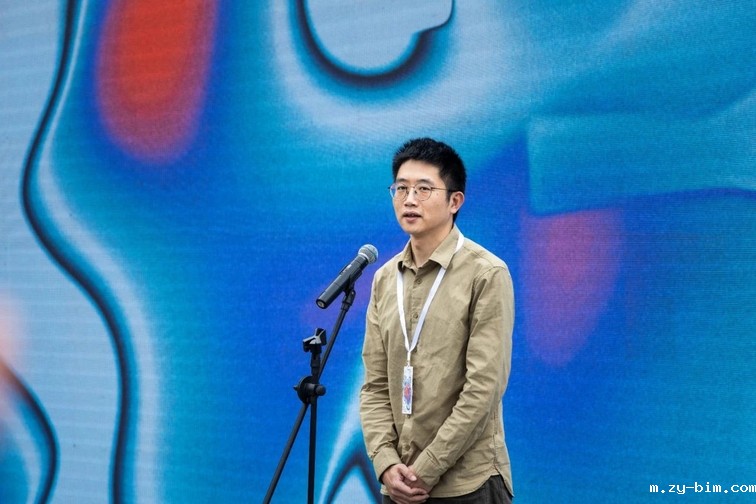 参展青年艺术家代表黄一山先生讲话.jpg